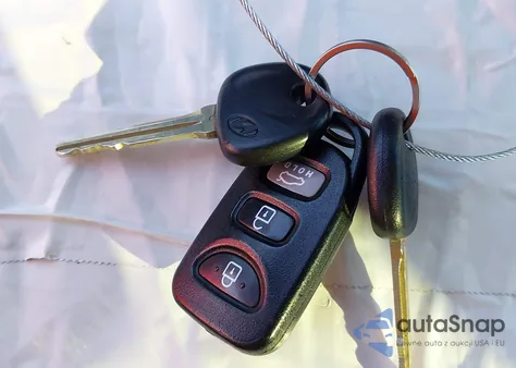 2013 Hyundai Elantra Gls z USA, uszkodzony, nr VIN 5NPDH4AE2DH338780